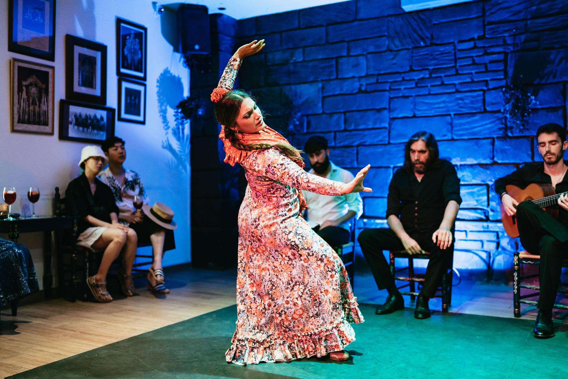 Baraka Flamenco Show with drink in Triana, Seville